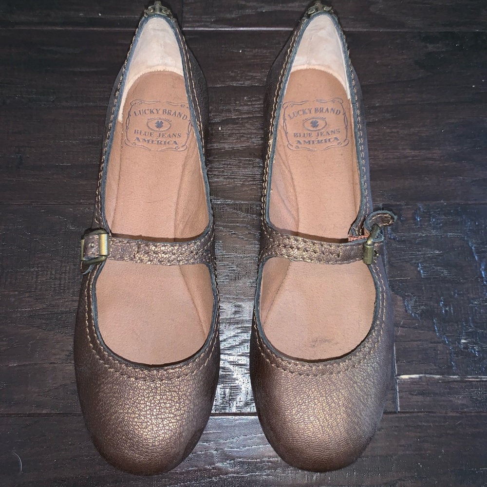 Size 6 bronze flats with strap